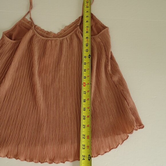Blu Pepper Sleeveless Textured Camisole Tank Top Mauve Size L Lace Trim NEW - Picture 9 of 9
